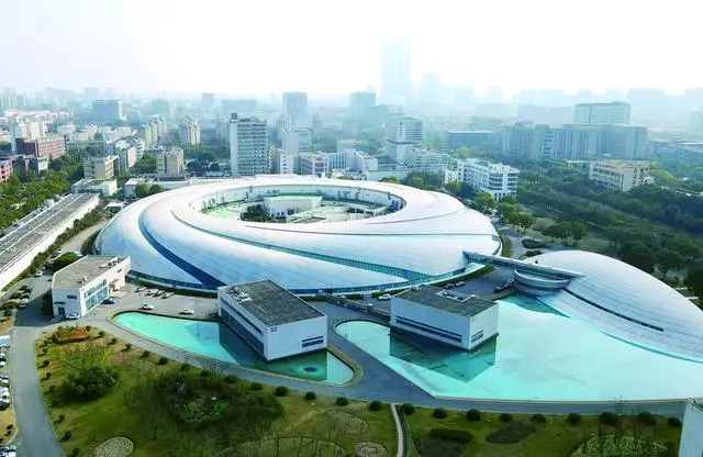 图为位于上海张江的“上海光源”。近年来，上海张江与安徽合肥以长三角合作为抓手，着力推进“上海光源”和“合肥光源”强强联合。