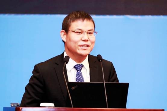 发展银行网络金融部总经理薛建华,中国信息通信研究院副院长王志勤